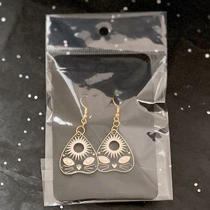 Ouija Planchette Gold Tone Cat Face Earrings New in Package